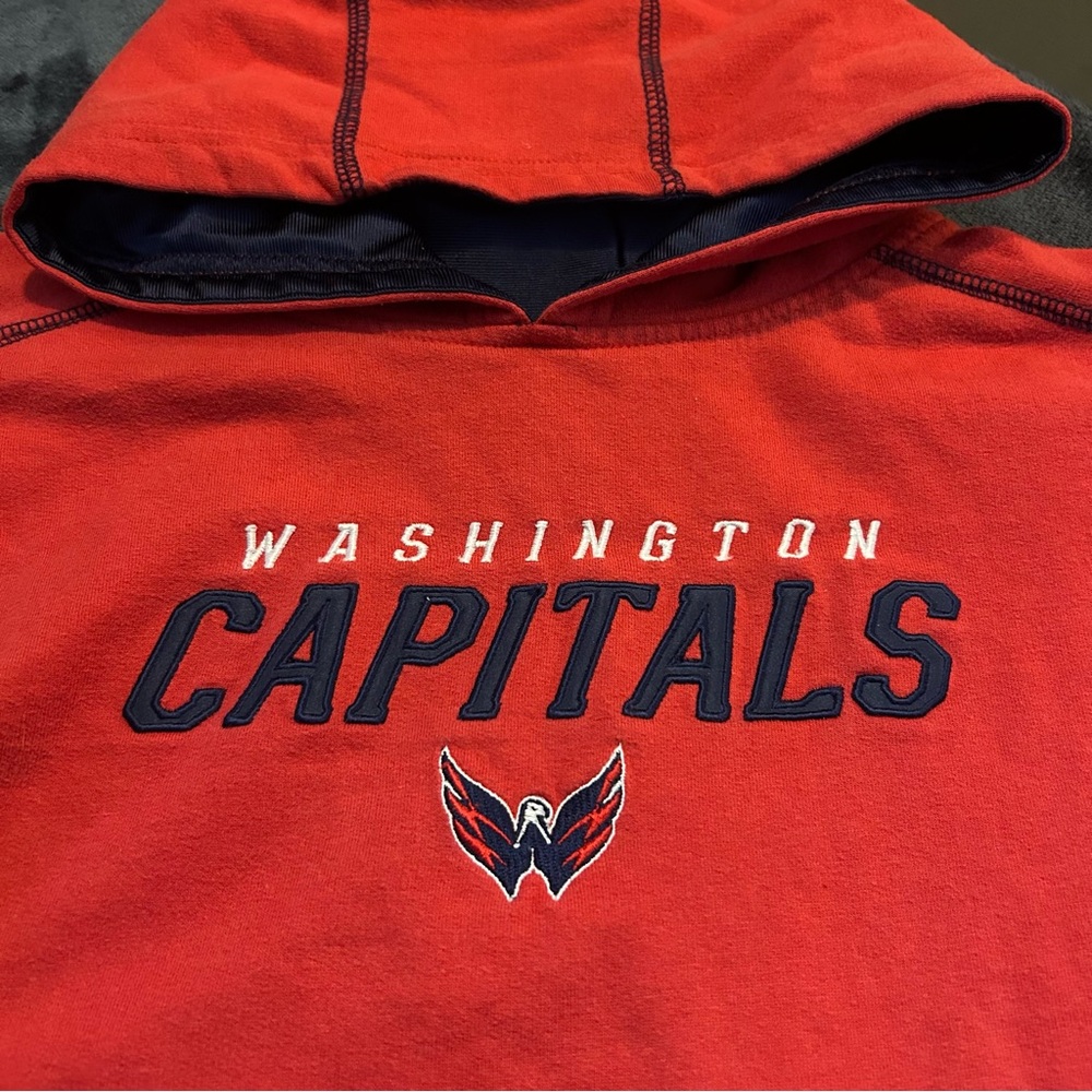 Washington Capitals - Red Hoodie - Boy’s Large